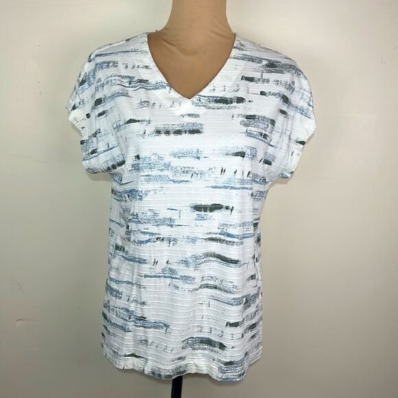 Chicos short sleeve shirt size medium or size 1 - Picture 1 of 9